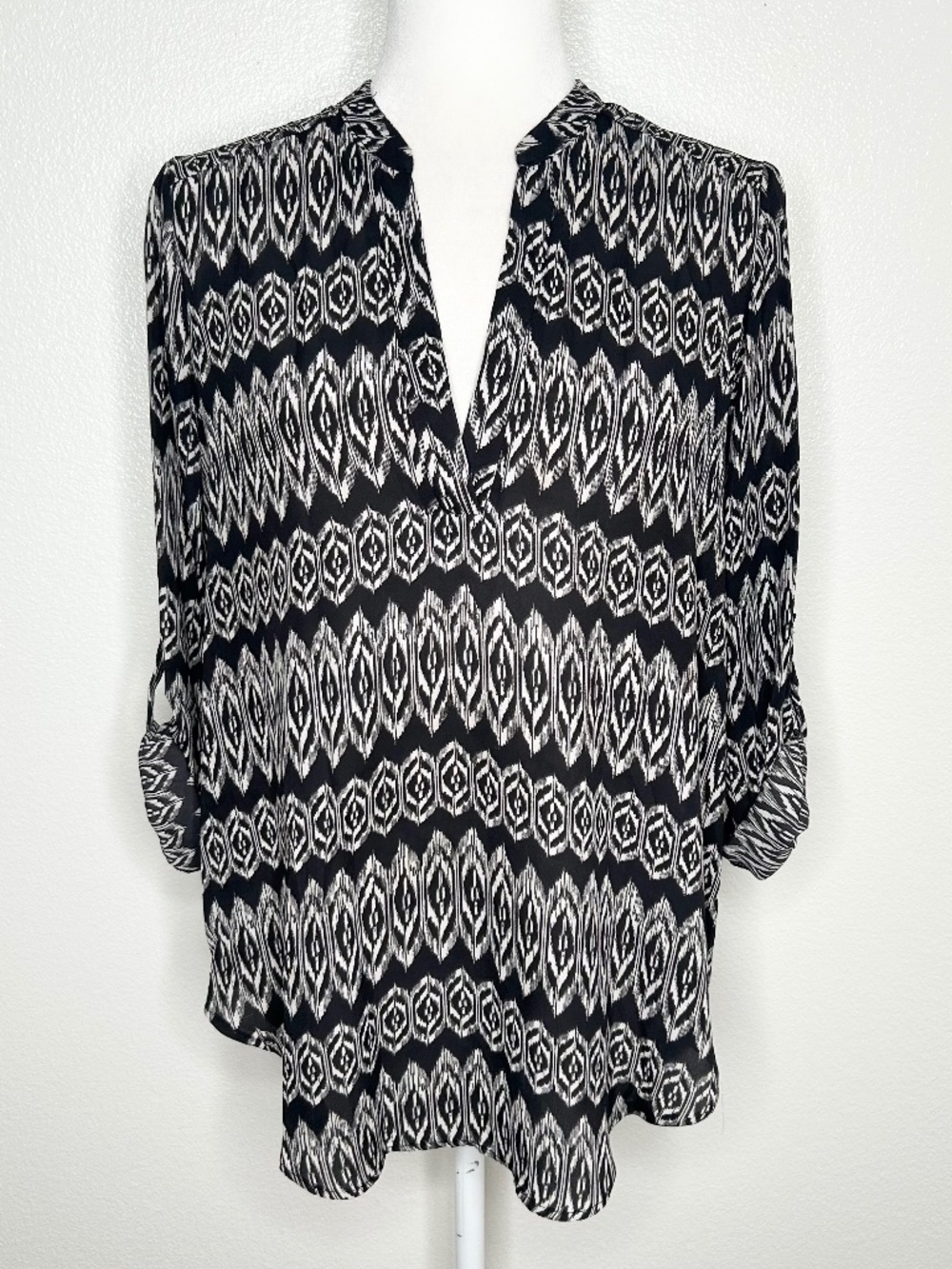 LUSH Womens Black & White V-Neck Aztec Tribal Print Boho Top Size M